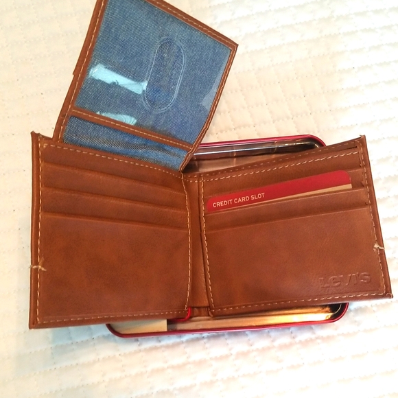 Men's Bi-fold Levis Leather Wallet, NIB - Picture 3 of 3